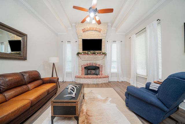 111 Rutland Dr, Hallsville, TX 75650