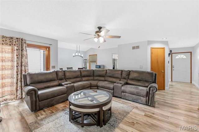 809 Braidwood Court, Collinsville, IL 62234