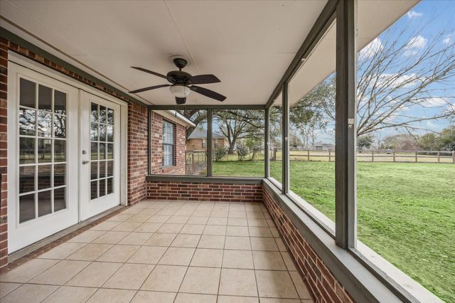 313 W Nichols Street, Bellville, TX 77418