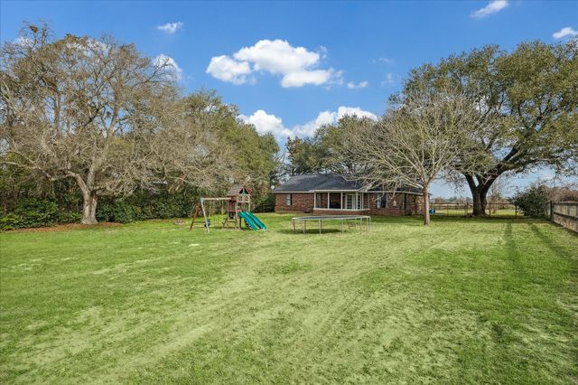 313 W Nichols Street, Bellville, TX 77418