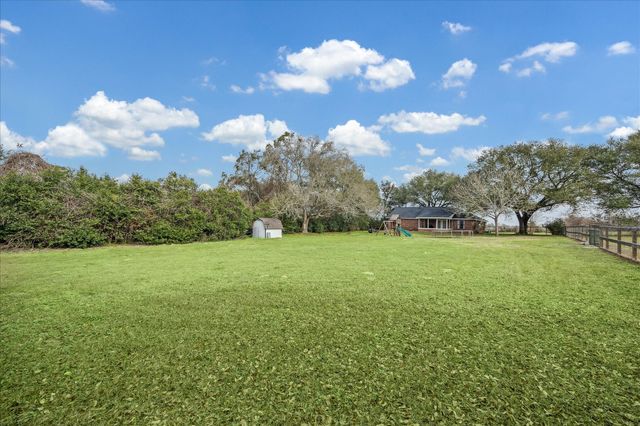 313 W Nichols Street, Bellville, TX 77418