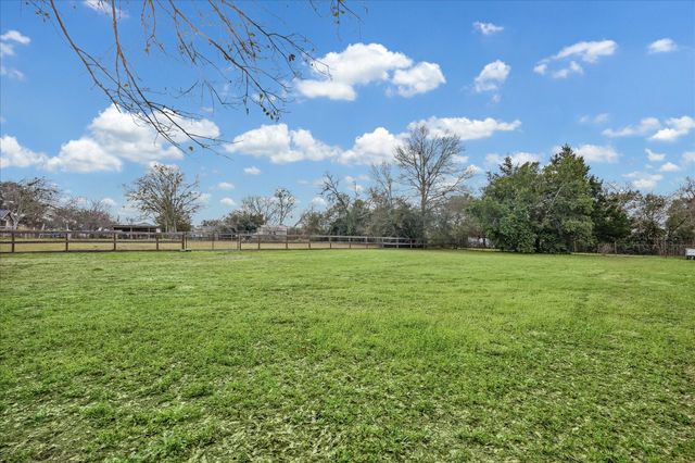 313 W Nichols Street, Bellville, TX 77418