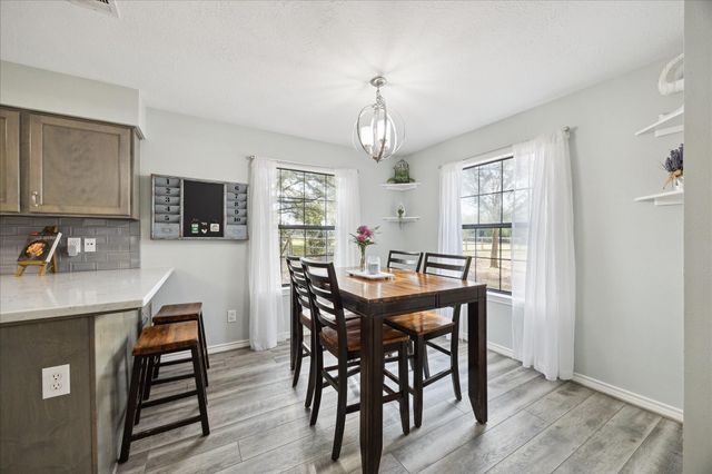 313 W Nichols Street, Bellville, TX 77418