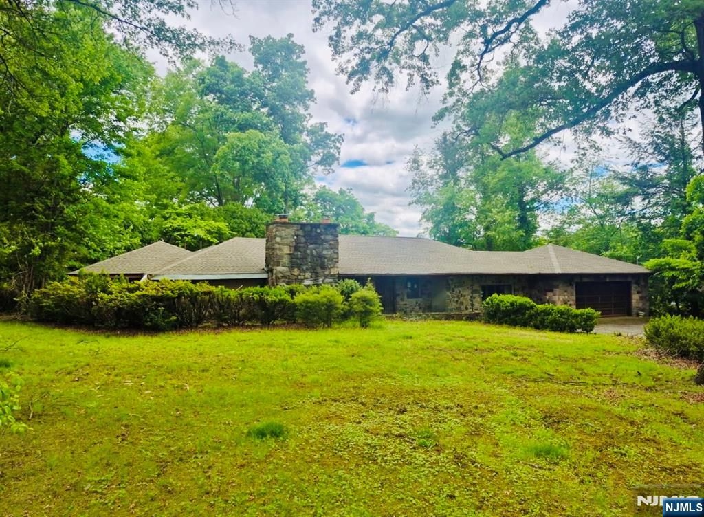54 Ellicott Lane, Wayne, NJ 07470