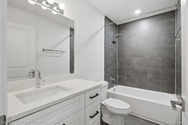 2917 Summers Place, Troy, MI 48084