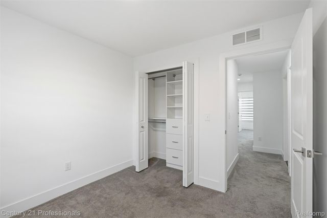 2917 Summers Place, Troy, MI 48084