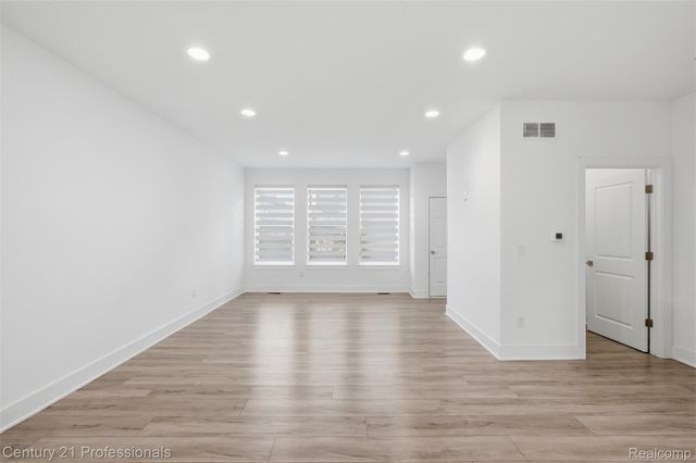 2917 Summers Place, Troy, MI 48084