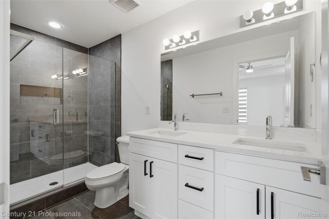 2917 Summers Place, Troy, MI 48084