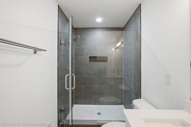 2917 Summers Place, Troy, MI 48084