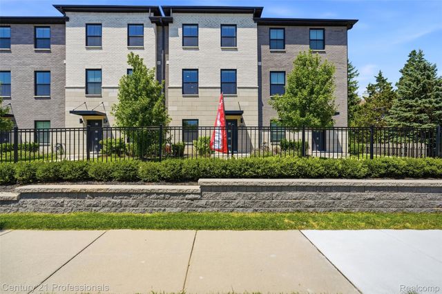 2917 Summers Place, Troy, MI 48084