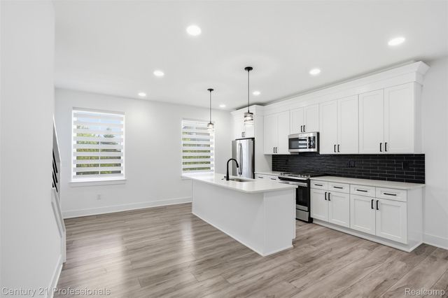 2917 Summers Place, Troy, MI 48084