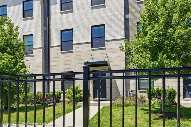 2917 Summers Place, Troy, MI 48084