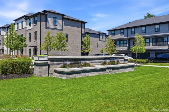 2917 Summers Place, Troy, MI 48084