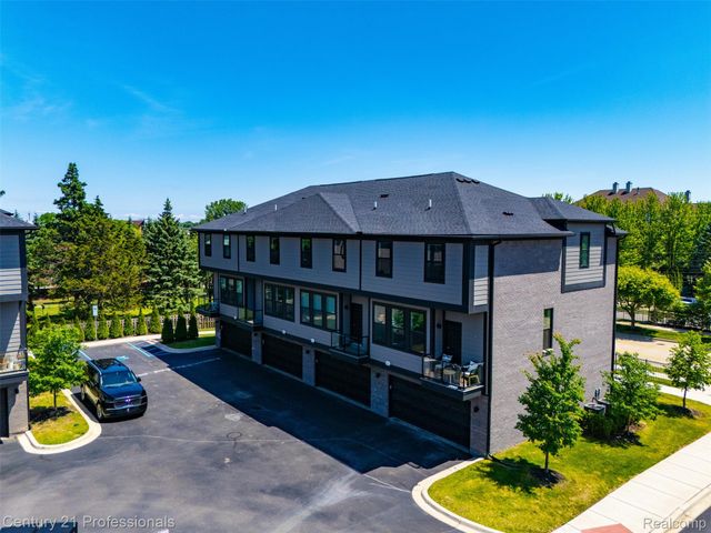 2917 Summers Place, Troy, MI 48084