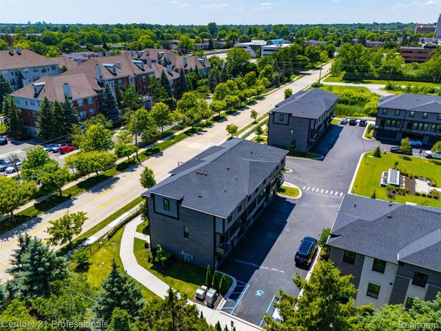 2917 Summers Place, Troy, MI 48084