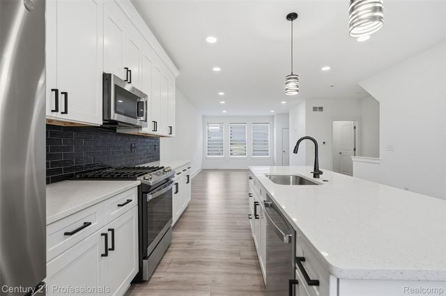 2917 Summers Place, Troy, MI 48084