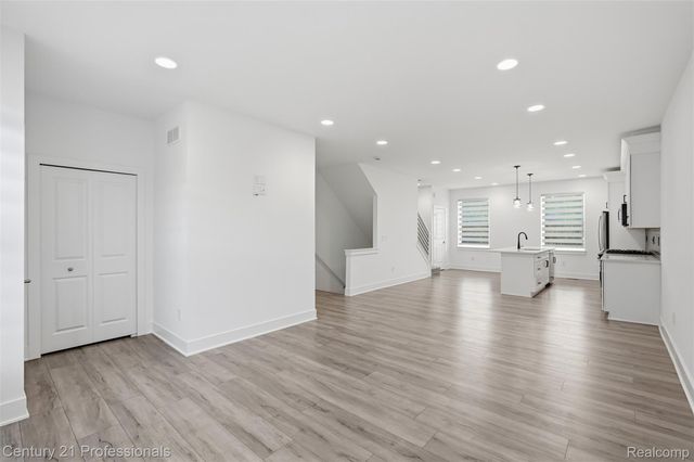 2917 Summers Place, Troy, MI 48084