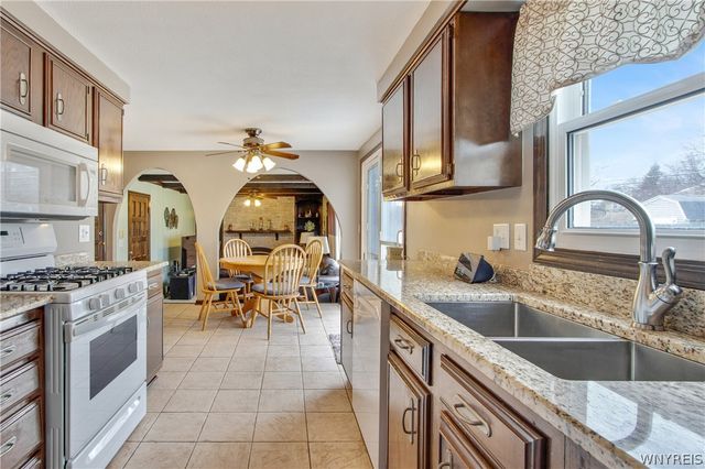 306 Sagewood, Amherst, NY 14221