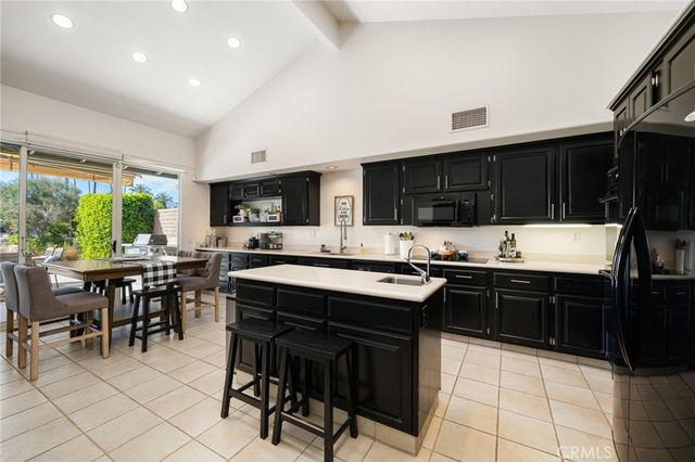 77 Laredo Lane, Palm Desert, CA 92211