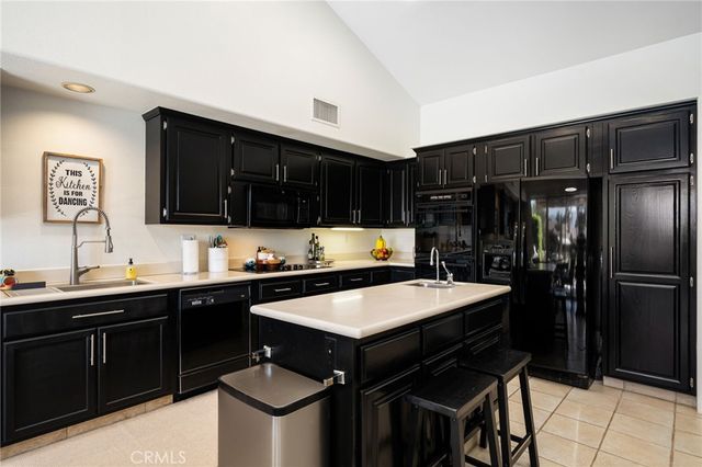 77 Laredo Lane, Palm Desert, CA 92211