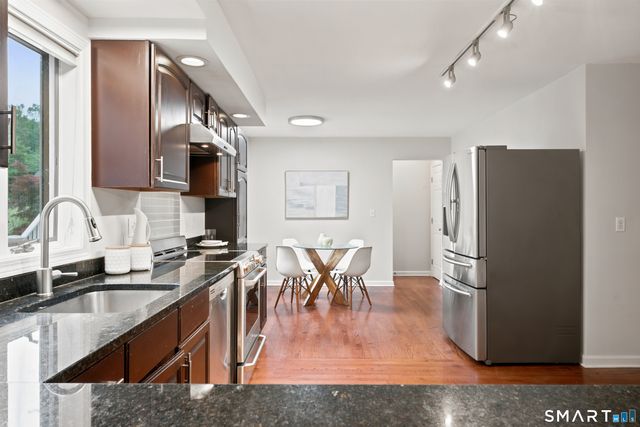 425 Schoolside Lane, Guilford, CT 06437