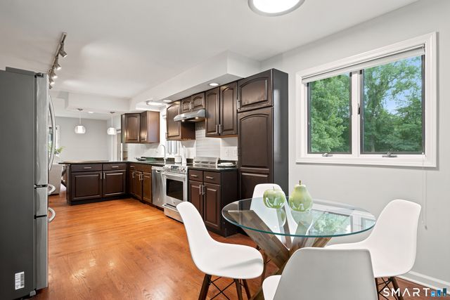 425 Schoolside Lane, Guilford, CT 06437
