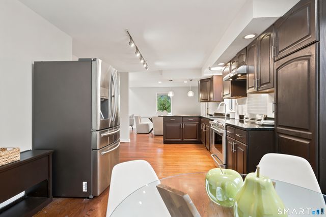 425 Schoolside Lane, Guilford, CT 06437