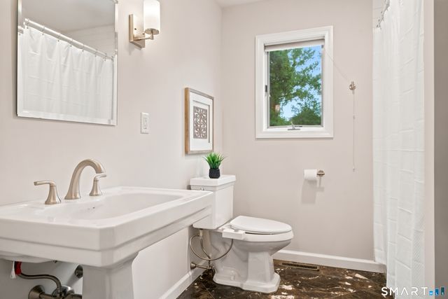 425 Schoolside Lane, Guilford, CT 06437