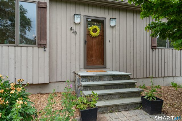 425 Schoolside Lane, Guilford, CT 06437