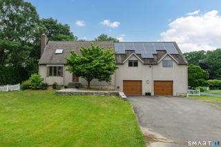 425 Schoolside Lane, Guilford, CT 06437