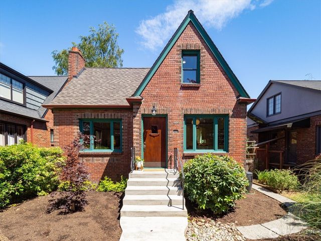 7754 Jones Avenue NW, Seattle, WA 98117