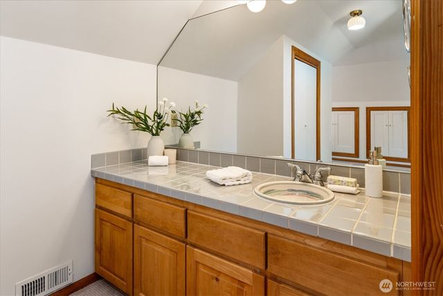 7754 Jones Avenue NW, Seattle, WA 98117