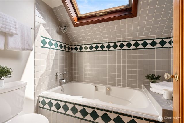 7754 Jones Avenue NW, Seattle, WA 98117