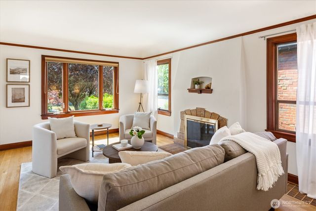 7754 Jones Avenue NW, Seattle, WA 98117