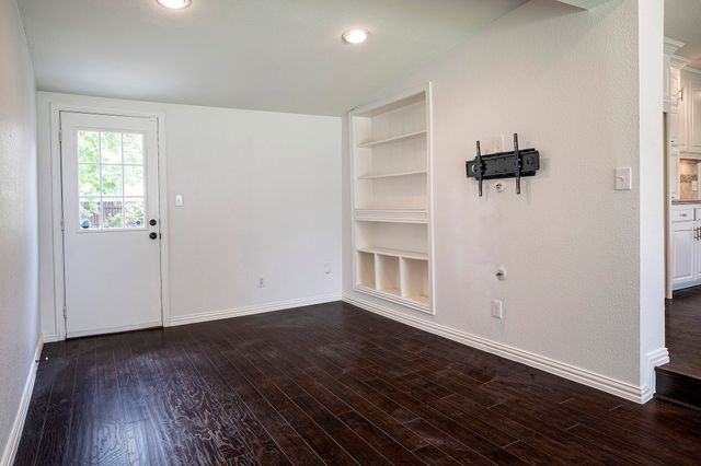 3950 Hawick Lane, Dallas, TX 75220