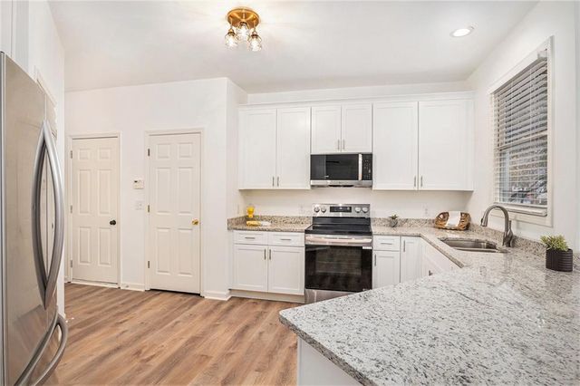 200 Ridge Bluff Lane, Suwanee, GA 30024