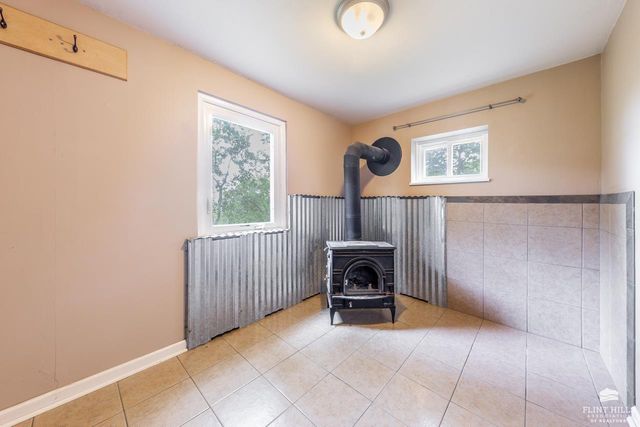 5018 Canyon Road, Manhattan, KS 66503