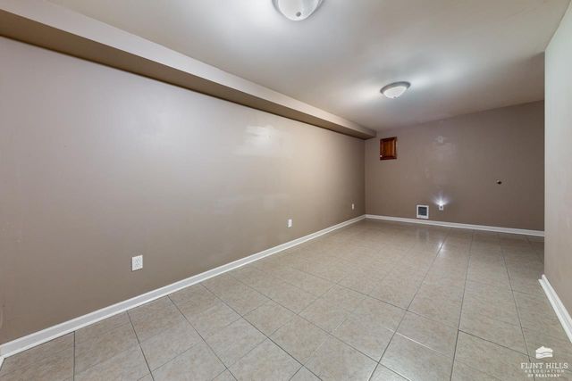 5018 Canyon Road, Manhattan, KS 66503