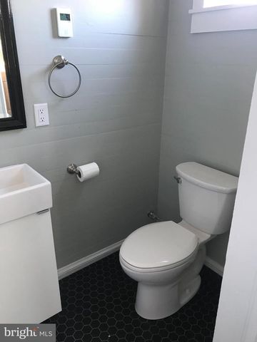 6 W CECIL ST, Winchester, VA 22601