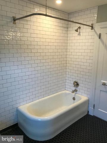 6 W CECIL ST, Winchester, VA 22601