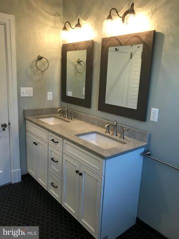 6 W CECIL ST, Winchester, VA 22601