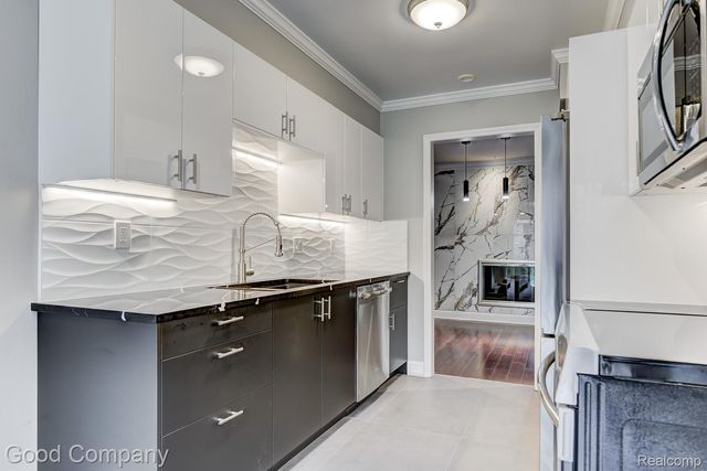 1470 TIMBERVIEW Trail, Bloomfield Charter Township, MI 48304