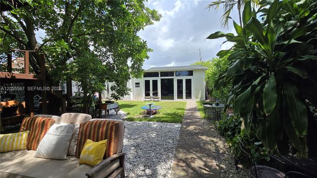 2000 SW 25th St 1, Miami, FL 33133