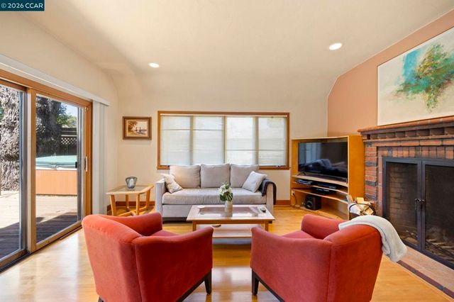 425 Logan St, Santa Cruz, CA 95062