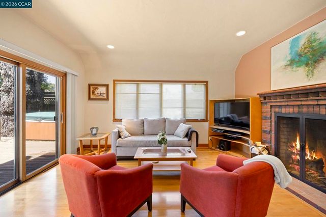 425 Logan St, Santa Cruz, CA 95062