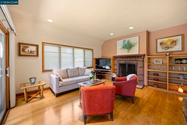 425 Logan St, Santa Cruz, CA 95062