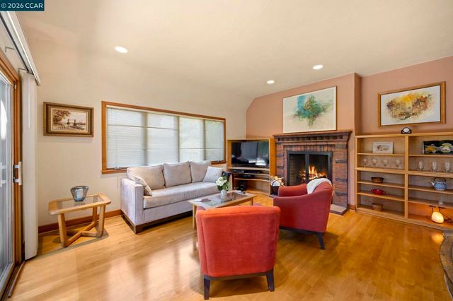 425 Logan St, Santa Cruz, CA 95062
