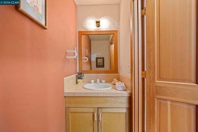425 Logan St, Santa Cruz, CA 95062