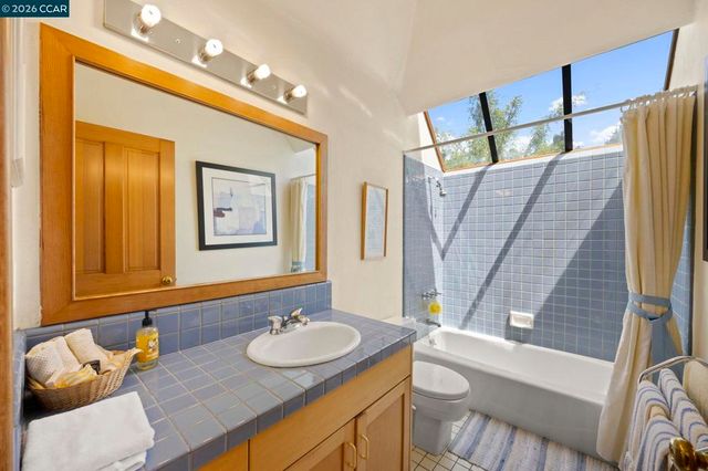 425 Logan St, Santa Cruz, CA 95062