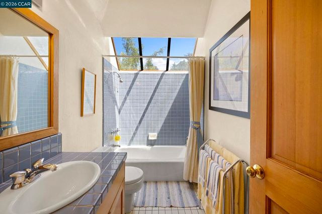 425 Logan St, Santa Cruz, CA 95062